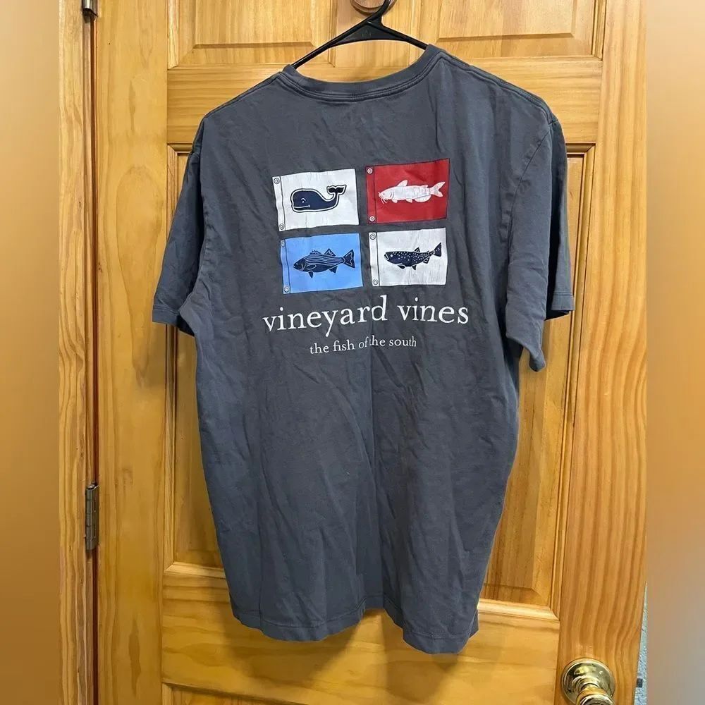 Vineyard Vines men’s size S fish of the south t shirt